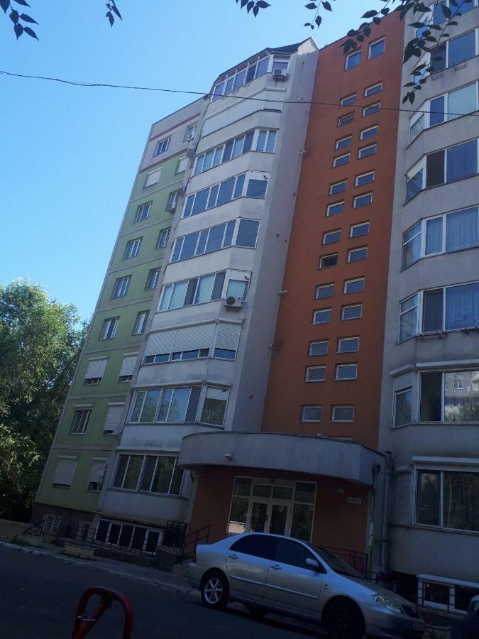 Large 2-Bedroom Apartament In The Center Kischinau Exterior foto